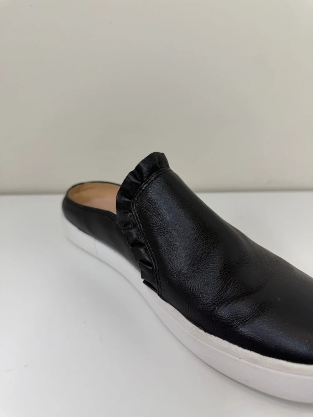 Kate Spade New York Luna Leather Scalloped Accent Mules Sneakers Feminine